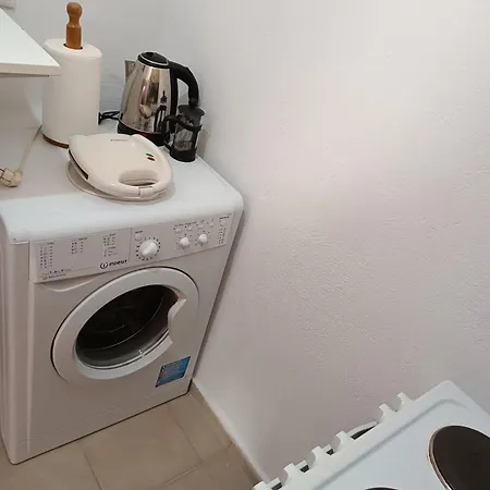 Kır Evi Giotas - *